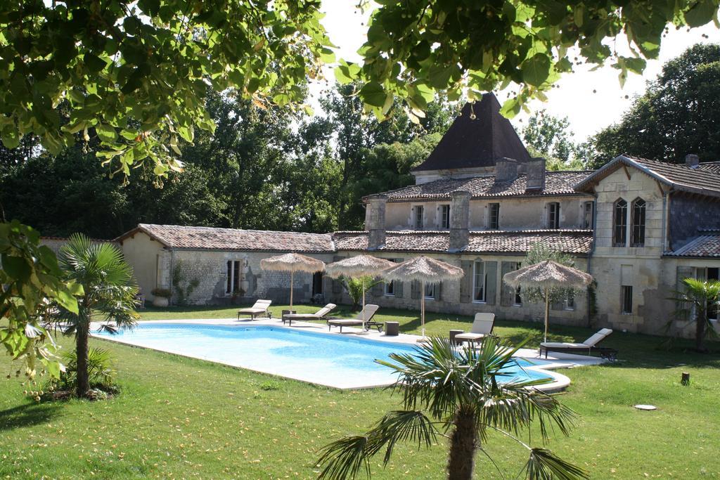 Chateau De Puyrigaud Bed and Breakfast Léoville Esterno foto