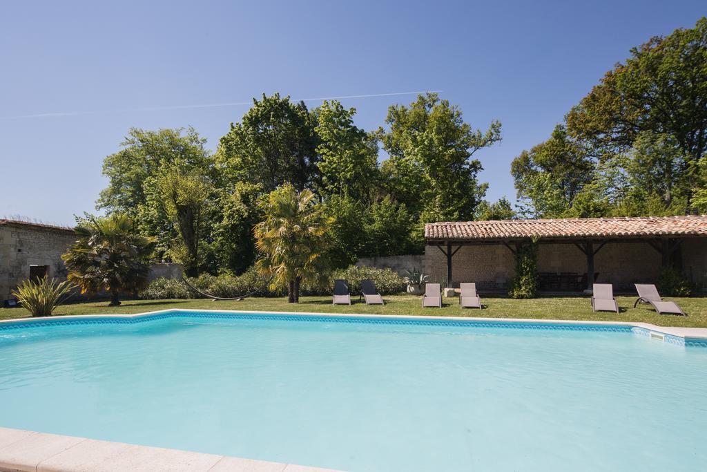 Chateau De Puyrigaud Bed and Breakfast Léoville Esterno foto