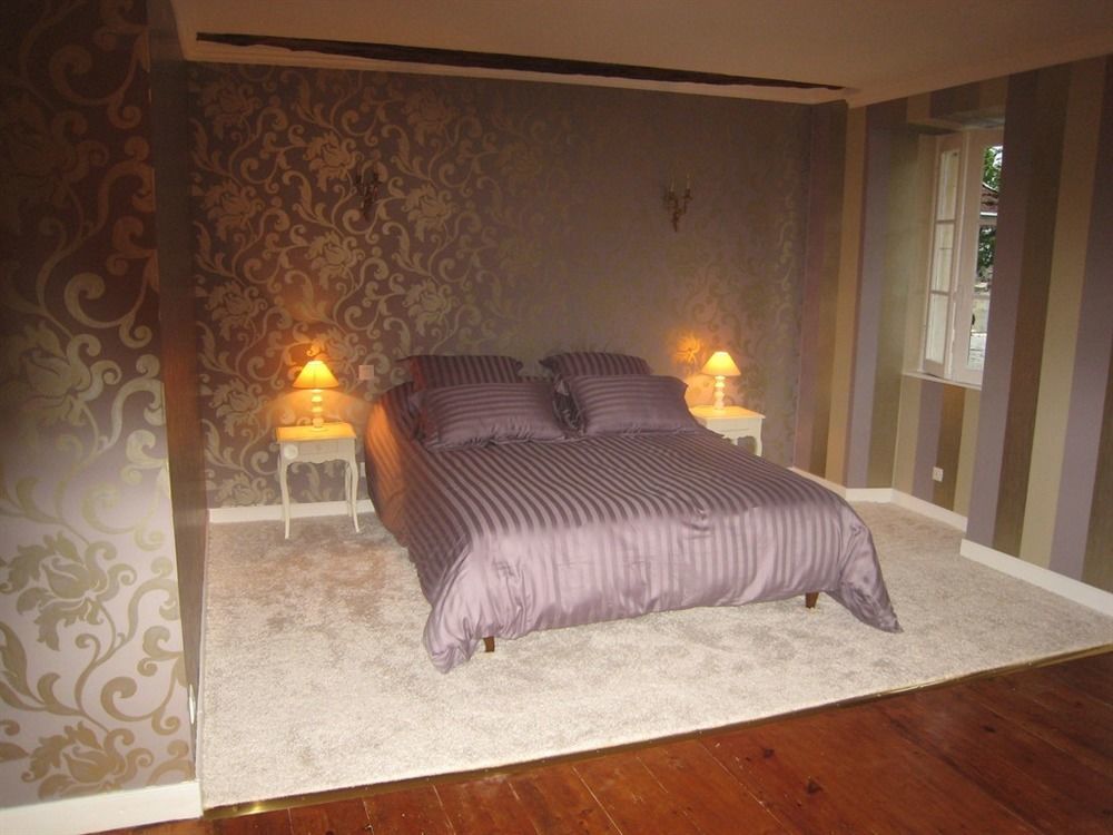 Chateau De Puyrigaud Bed and Breakfast Léoville Esterno foto